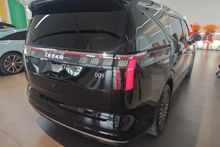 Used Zeekr 009 2024 7-Seater Aisle Version 108 kWh
