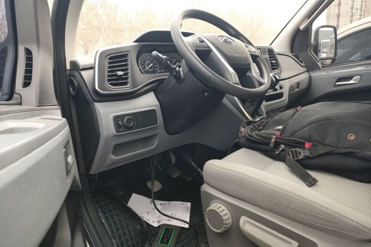 Used SAIC MAXUS Xintu V80 2023 2.0T Manual Classic City Delivery King Short Wheelbase Mid-Roof 3-Seater