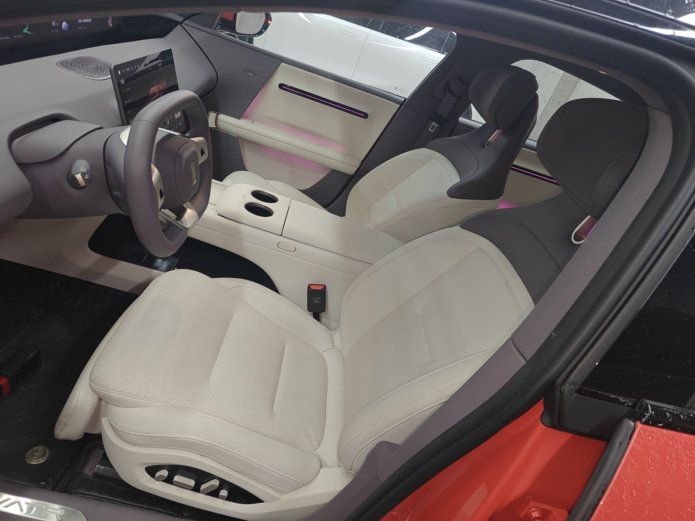 Переднее сиденье в автомобиле