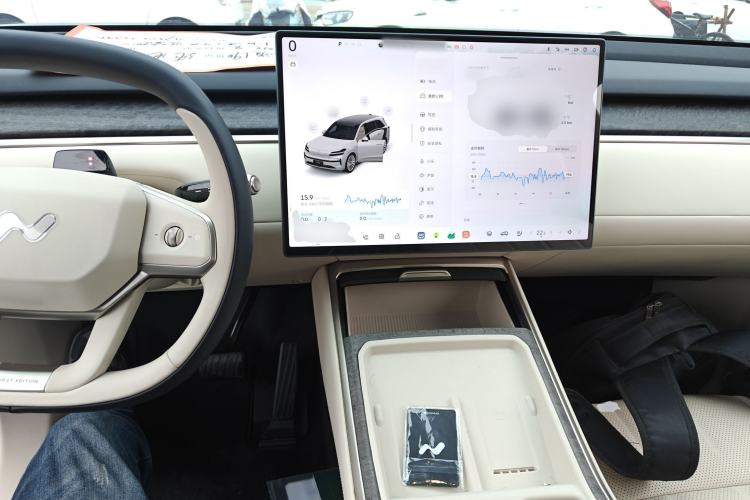 Used ONVO Luxeed L90 2025 Model—Ultra Six-Seater Version Center Console