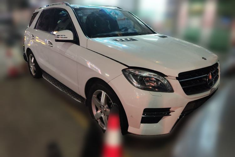 Used Mercedes-Benz M-Class 2014 ML 400 4MATIC Luxury Model Front Right 45 Deg