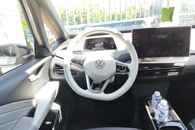 Used Volkswagen ID.3 2025 Smart Model Outstanding Oxygen Edition
