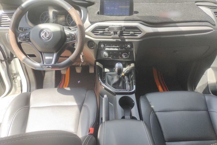 Used Dongfeng Fengon S560 2018 1.8L Manual Urban Model 5 Seats Center Console