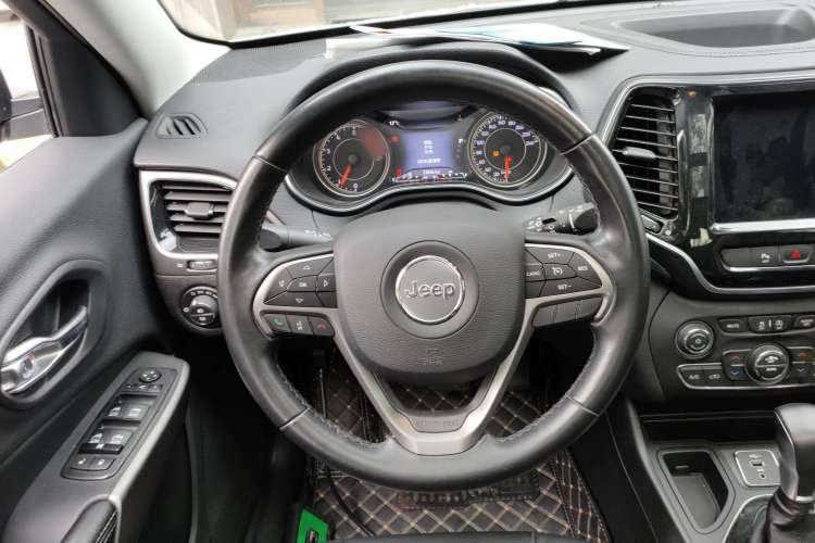 Used Jeep Cherokee 2020 2.0T Two-Wheel Drive Leading Edition