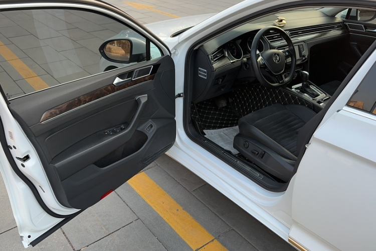 Used Volkswagen Magotan 2017 330TSI DSG Luxury Model