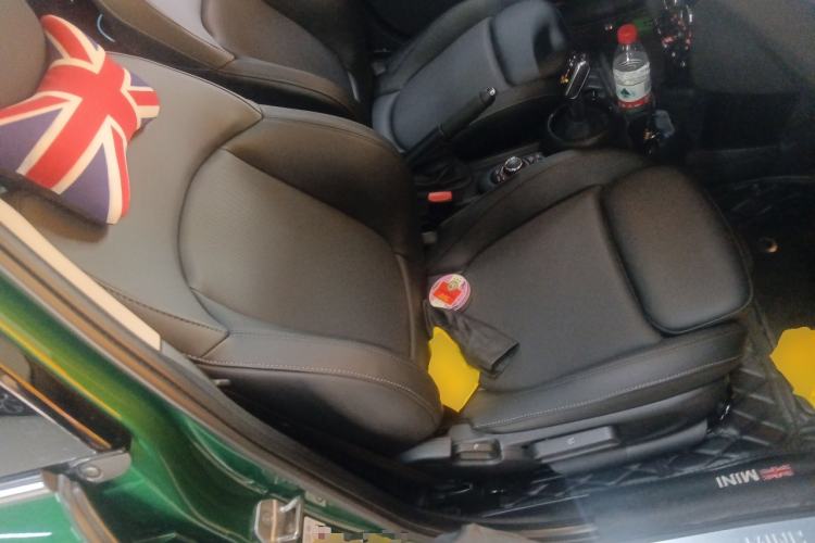 Used MINI MINI 2022 Updated 1.5T COOPER Classic Edition Five-Door Version
