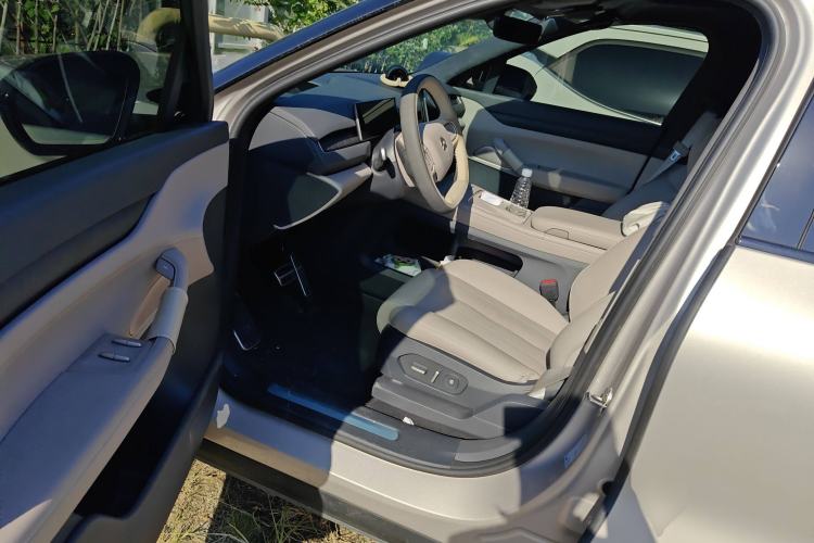 Used Nio ES8 2024 75 kWh Left Front Seat