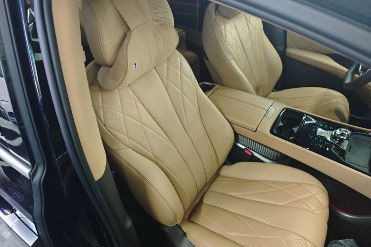 Used Denza D9 2025 DM-i Intelligent Drive 1020 Four-Wheel Drive Prestige Model
