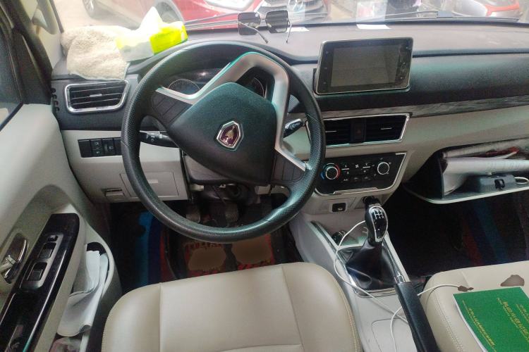 Used Jinbei New Hiace S 2023 1.5L Wealth Edition Passenger Van 5/6/7-Seater Central Air Conditioning Version SWC15M Steering Wheel