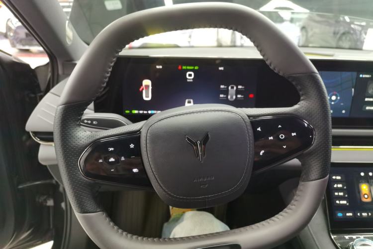 Used VOYAH PASSION 2024 PHEV Four-Wheel Drive Ultra-Long Range Flagship Model Steering Wheel