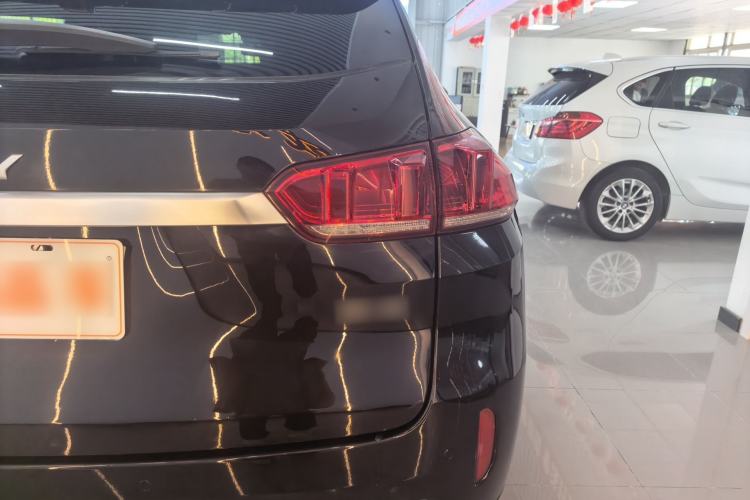 Used Wey VV5 2019 1.5T Two-Wheel Drive Color Pioneer
