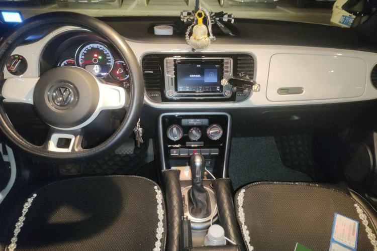 Used Volkswagen Beetle 2015 180TSI model Center Console