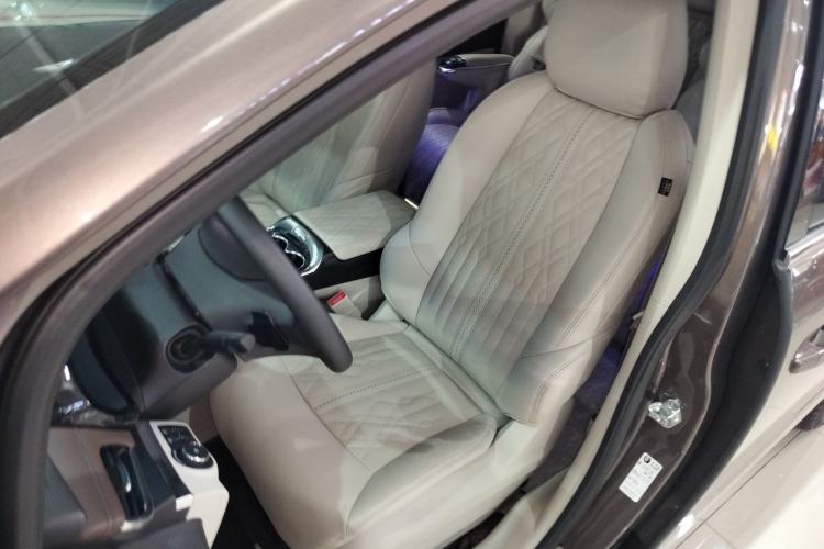 Used Buick GL8 2023 Land Executive Class Comfort Model
