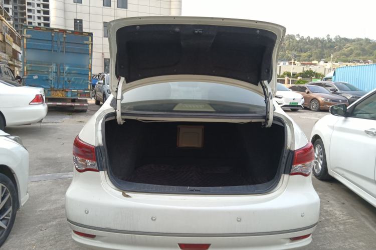 Used Nissan Sylphy 2016 Classic 1.6XE Automatic Leading Edition Trunk