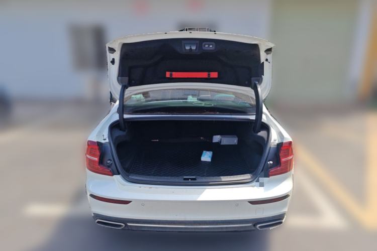 Used Volvo S60 2022 B4 Zhiyuan Luxury Edition
