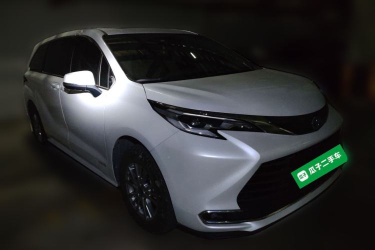 Used Toyota SIENNA 2023 2.5L Hybrid Comfort Edition Front Right 45 Deg