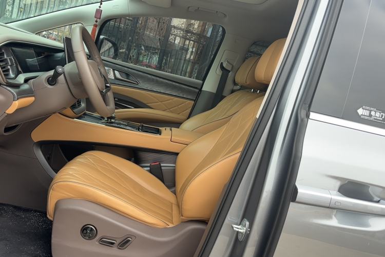 Used Denza D9 2022 DM-i 1040 Prestige Model