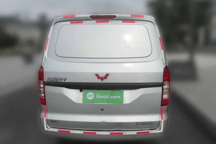 Used Wuling Hongguang V 2022 1.5L Jingqu Edition Enclosed-Window Vehicle with Hydraulic Power Steering LAR Rear