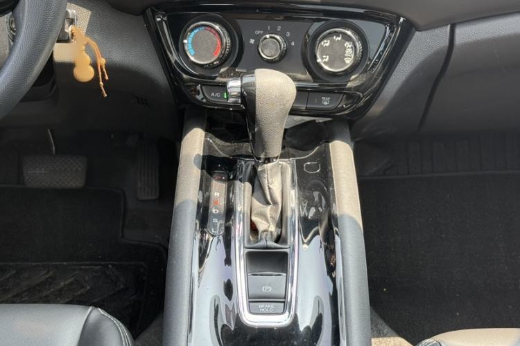 Used Honda Vezel 2020 1.5L CVT Elite Edition Interior 7