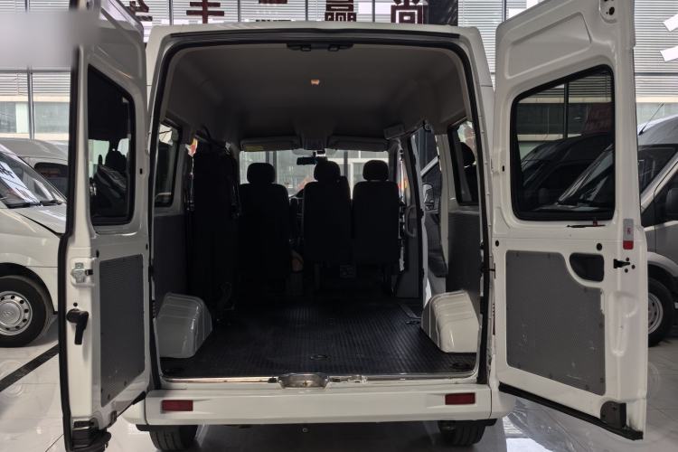 Used SAIC MAXUS Xintu V80 2023 2.0T AMT Classic Aoyuntong Short Wheelbase Mid-Roof 5/6-Seater Exterior 9