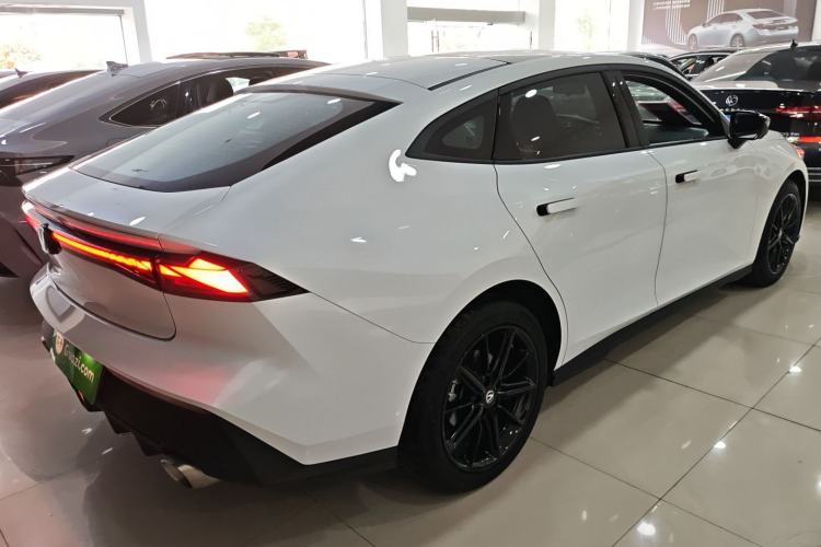 Used Changan UNI-V 2024 1.5T High-Energy Version
