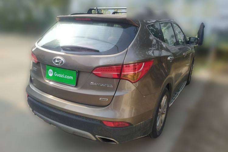 Used Hyundai Santa Fe 2013 Revised Version 2.4L Automatic All-Wheel Drive Luxury Trim Rear Right 45 Deg