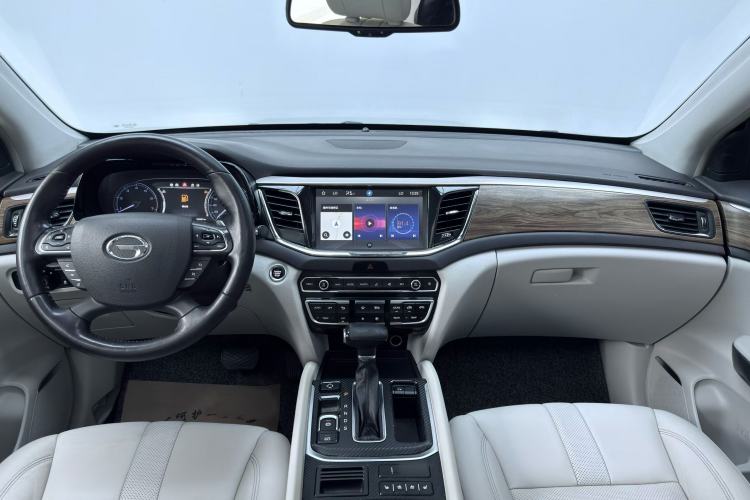 Used GAC Trumpchi GS8 2017 320T Two-Wheel Drive Luxury Smart Connectivity Version (7 Seats)
