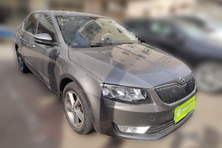 Used Skoda Octavia 2016 1.6L Automatic Chuanxing Edition Front Right 45 Deg