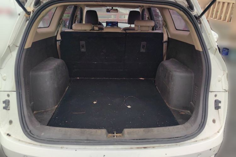 Used Baojun 310W 2017 1.5L Manual Fashion Model China V Trunk