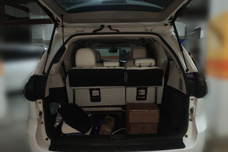 Used Toyota SIENNA 2018 3.5L Four-Wheel Drive SE Version 7 Seats U.S. Specification Trunk