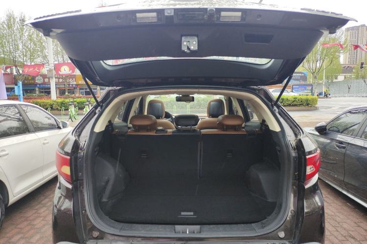 Used Soueast DX7 2015 1.5T Manual Luxury Model Trunk