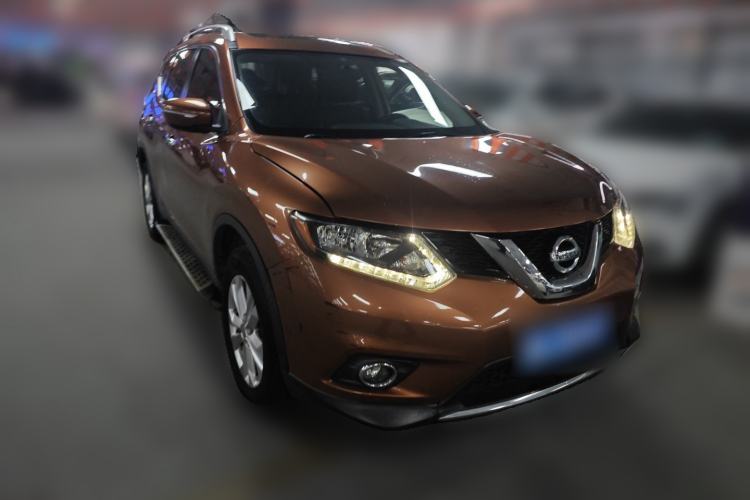 Used Nissan X-Trail 2014 2.5L CVT Leading Edition 4WD Front Right 45 Deg