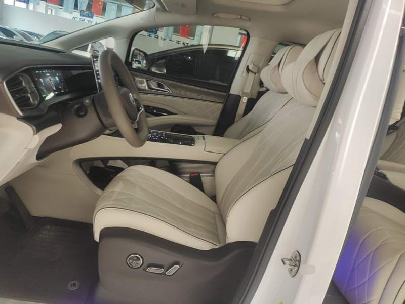 Used Denza D9 2024 DM-i 1050 Luxury Model — 14