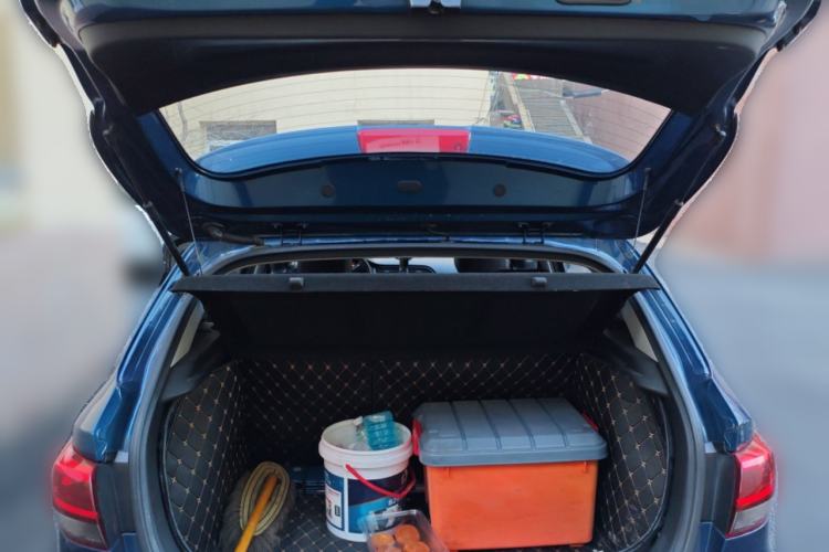 Used Kia KX Cross 2017 1.4L MT GLS Trunk