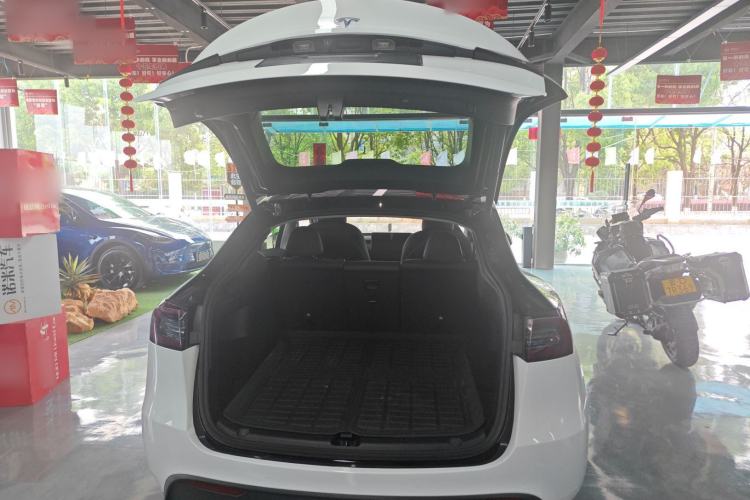 Used Tesla Model Y 2022 Long-Range All-Wheel-Drive Version Trunk
