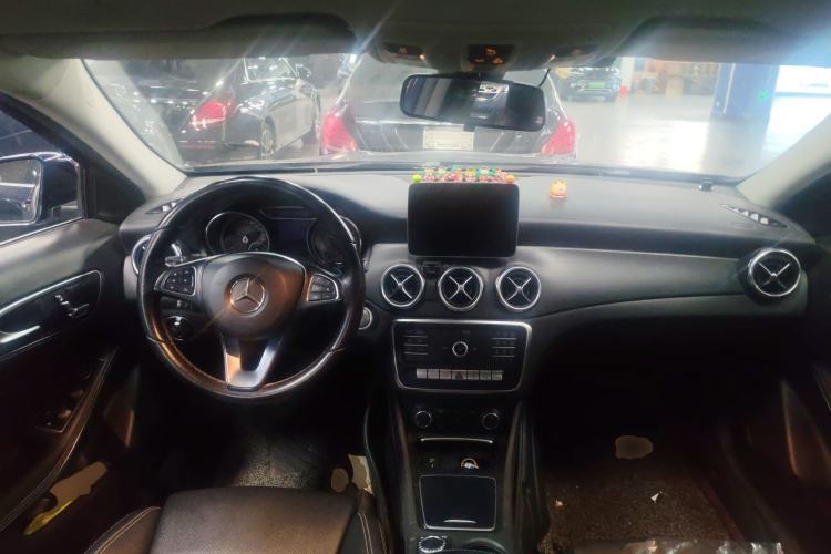 Used Mercedes-Benz GLA 2018 GLA 200 Fashion Model Center Console