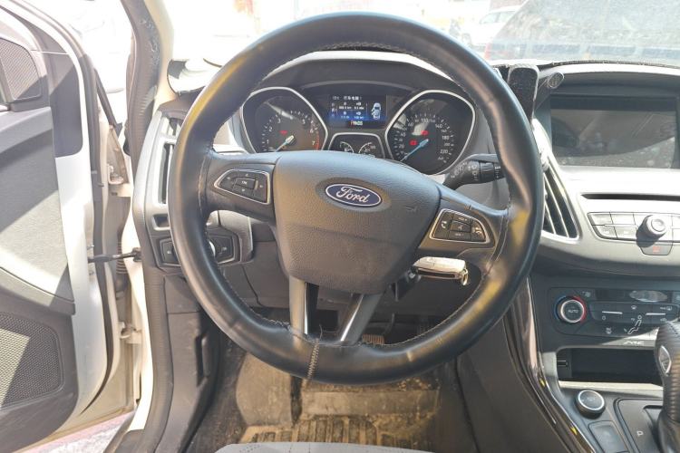 Used Ford Focus 2018 Hatchback Classic EcoBoost 180 Automatic Elite Model Steering Wheel