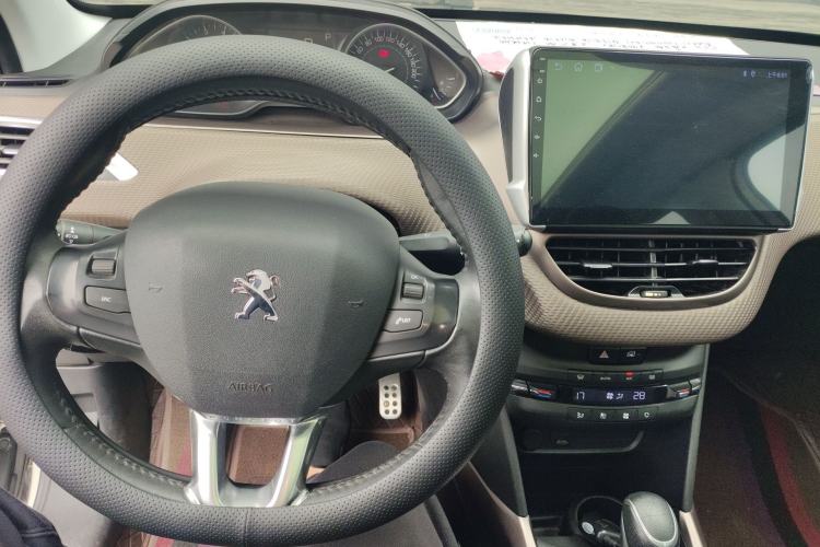 Used Peugeot 2008 2014 1.6L Automatic Navigation Edition Center Console