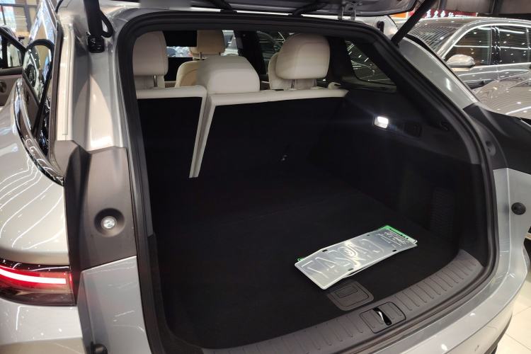 Used Li Auto i6 2025 Model Four-Wheel-Drive Standard Type Trunk