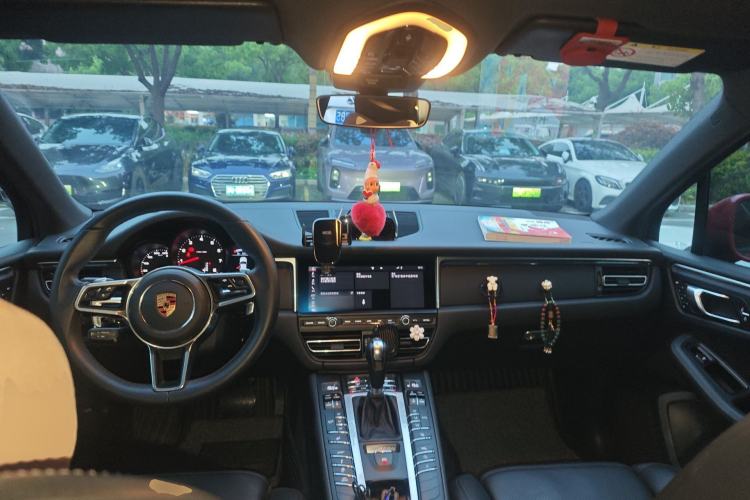 Used Porsche Macan 2020 Macan 2.0T Center Console