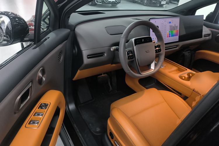 Used Li Auto Li Auto i6 2025 Model Four-Wheel-Drive Standard Type
