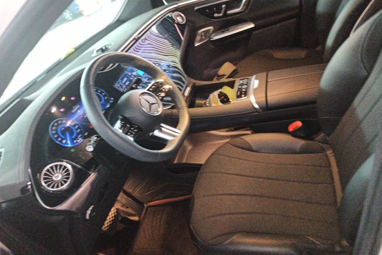 Used Mercedes-Benz EQE SUV 2024 350 4MATIC Pioneer Edition Left Front Seat