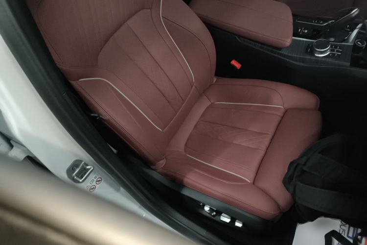 Used BMW 5 Series 2021 Restyled 530Li Luxury Edition M Sport Package Right Front Seat