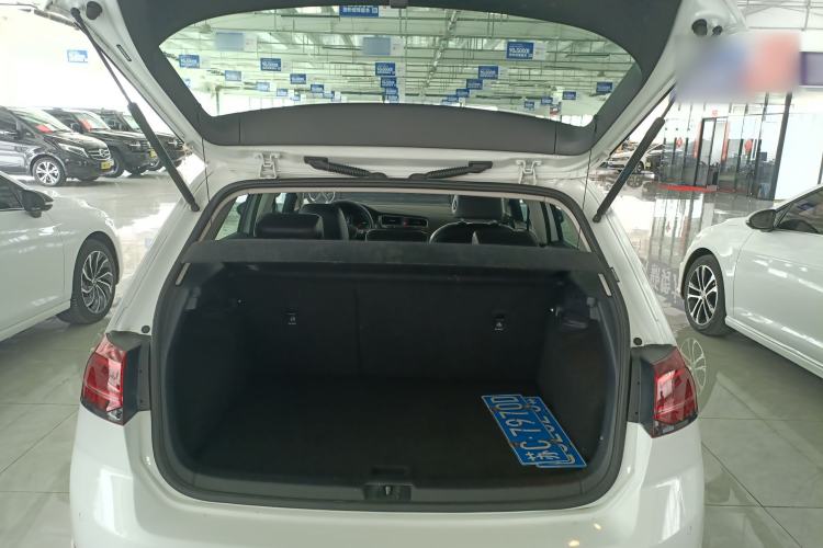 Used Volkswagen Golf 2018 230TSI Automatic Luxury Version
