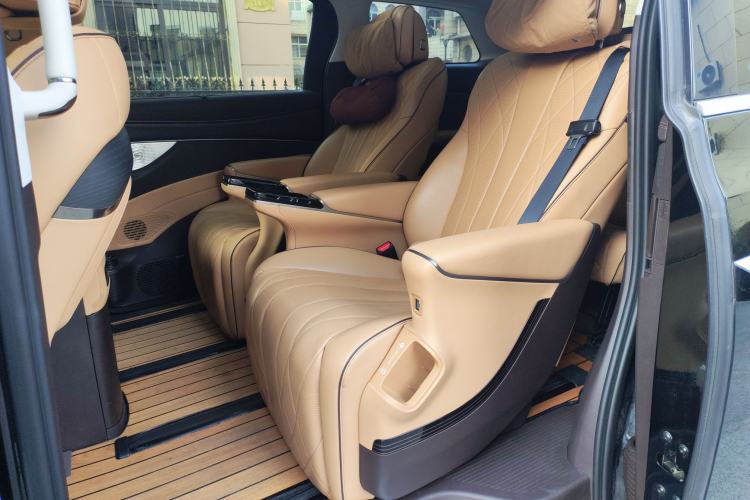 Used Denza D9 2024 DM-i 980 Four-Wheel Drive Prestige Model
