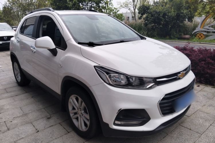 Used Chevrolet Trax 2018 330T Automatic Two-Wheel Drive Elite Model Front Right 45 Deg