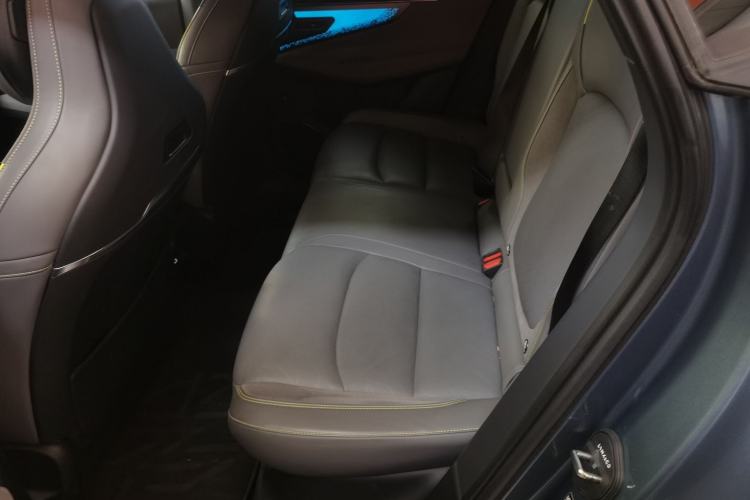 Used Lynk & Co 08 EM-P 2025 220 km All-Wheel-Drive Performance Halo Left Rear Seat