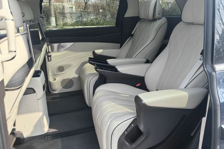 Used Denza D9 2024 DM-i 980 Four-Wheel Drive Flagship Model Interior 2