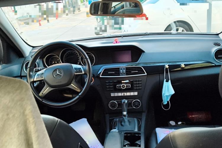 Used Mercedes-Benz C-Class 2013 C 180 CGI Classic Center Console