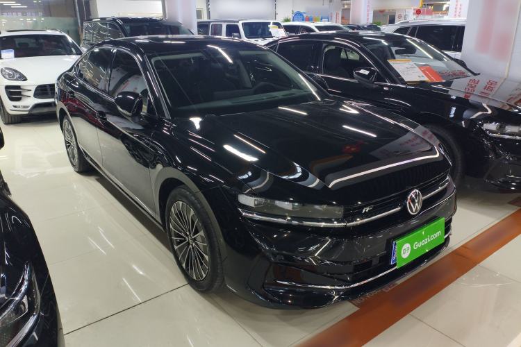 Used Volkswagen Magotan 2024 380TSI DSG Prestige Edition DaMai Package Front Right 45 Deg